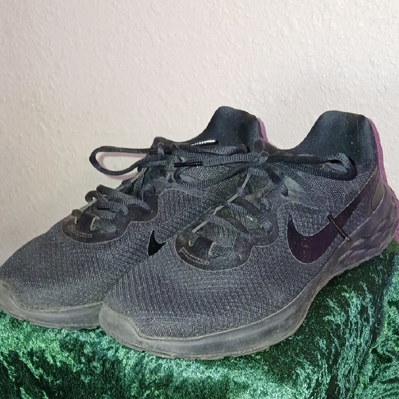 Nike Shoes - Nike Charcoal Running Sneakers